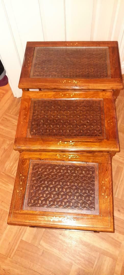 Indian Nest Of 3 Brass Inlaid Carved Fretwork Wooden Side Coffee Lamp Tables Glass Inset Top photo Furniture