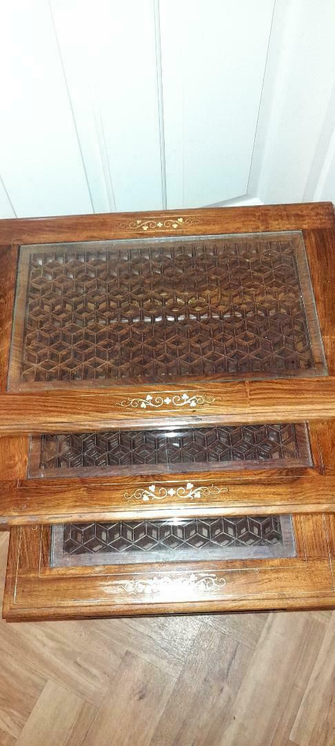 Indian Nest Of 3 Brass Inlaid Carved Fretwork Wooden Side Coffee Lamp Tables Glass Inset Top