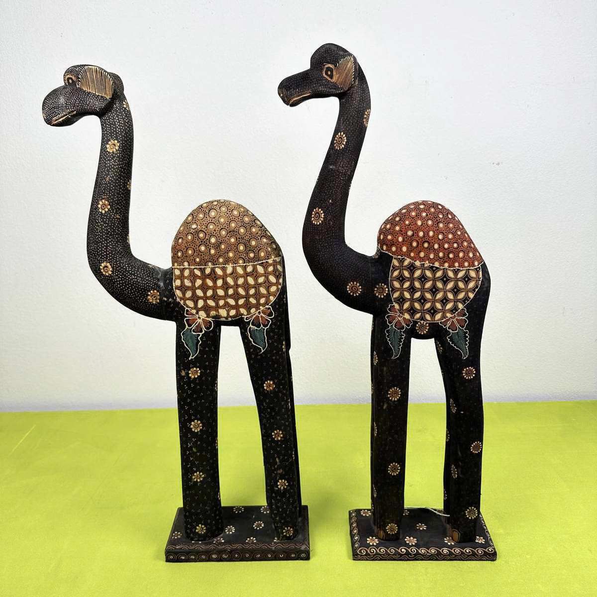 photo furniture Pair Of Ethnic Wooden Statues, Camels