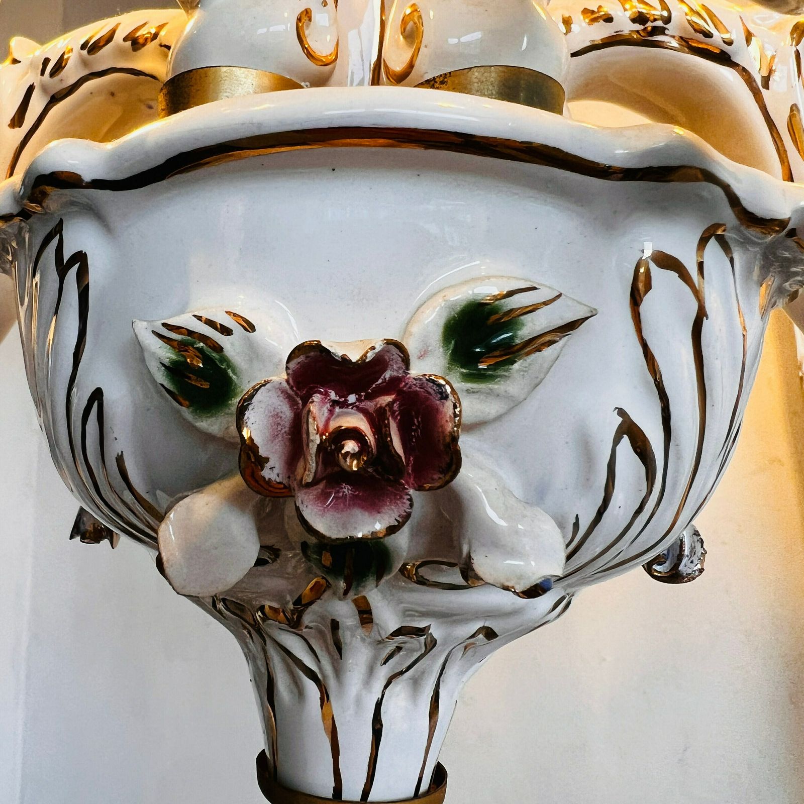 photo for sale Porseleinen Kroonluchter, Vintage Verlichting, Capodimonte Stijl.