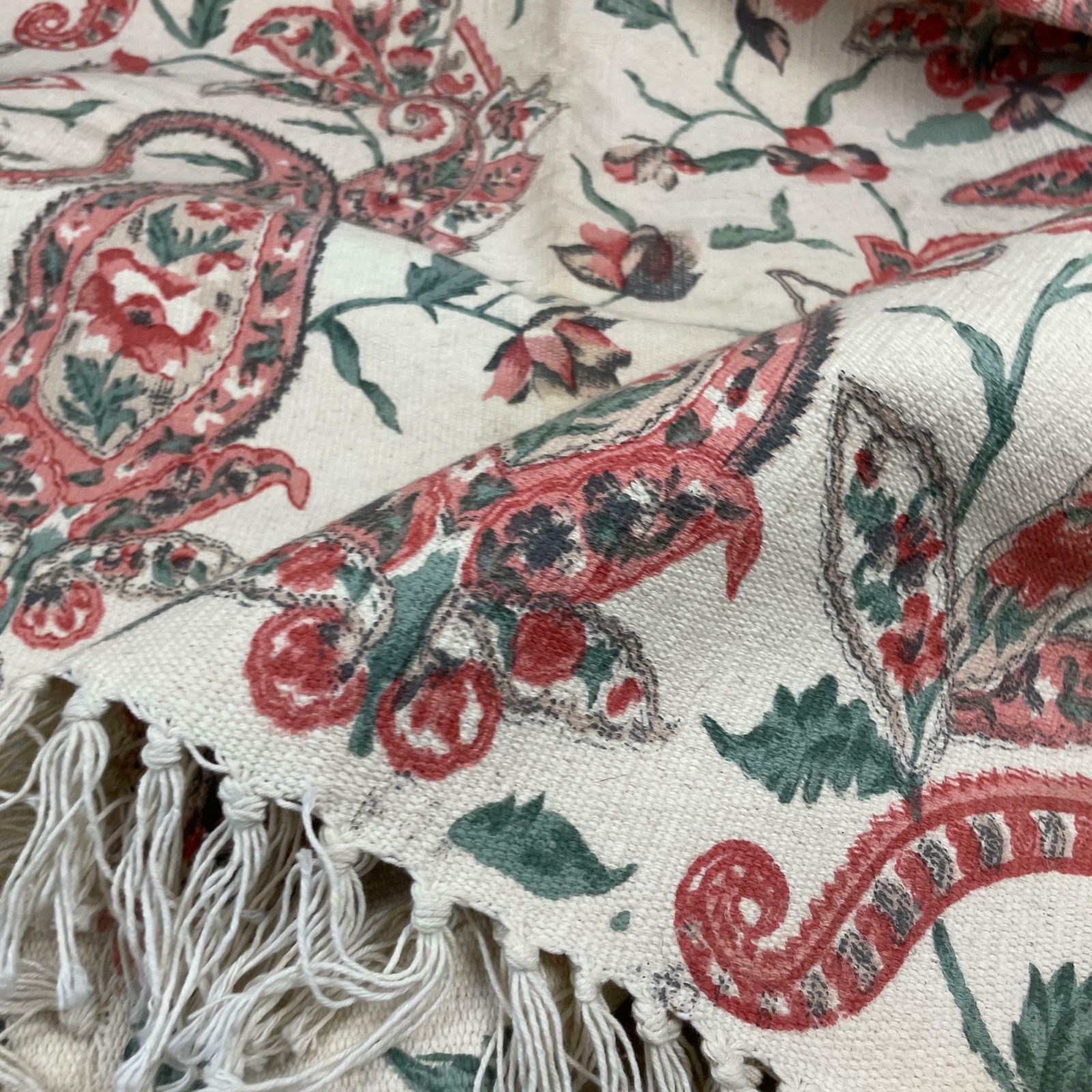 photo furniture Vintage Fabric Throw Blanket Paisley Patterntassel Hand Printed Pink Antique Patterned Pattern Tassels Sofa Woven Cottage