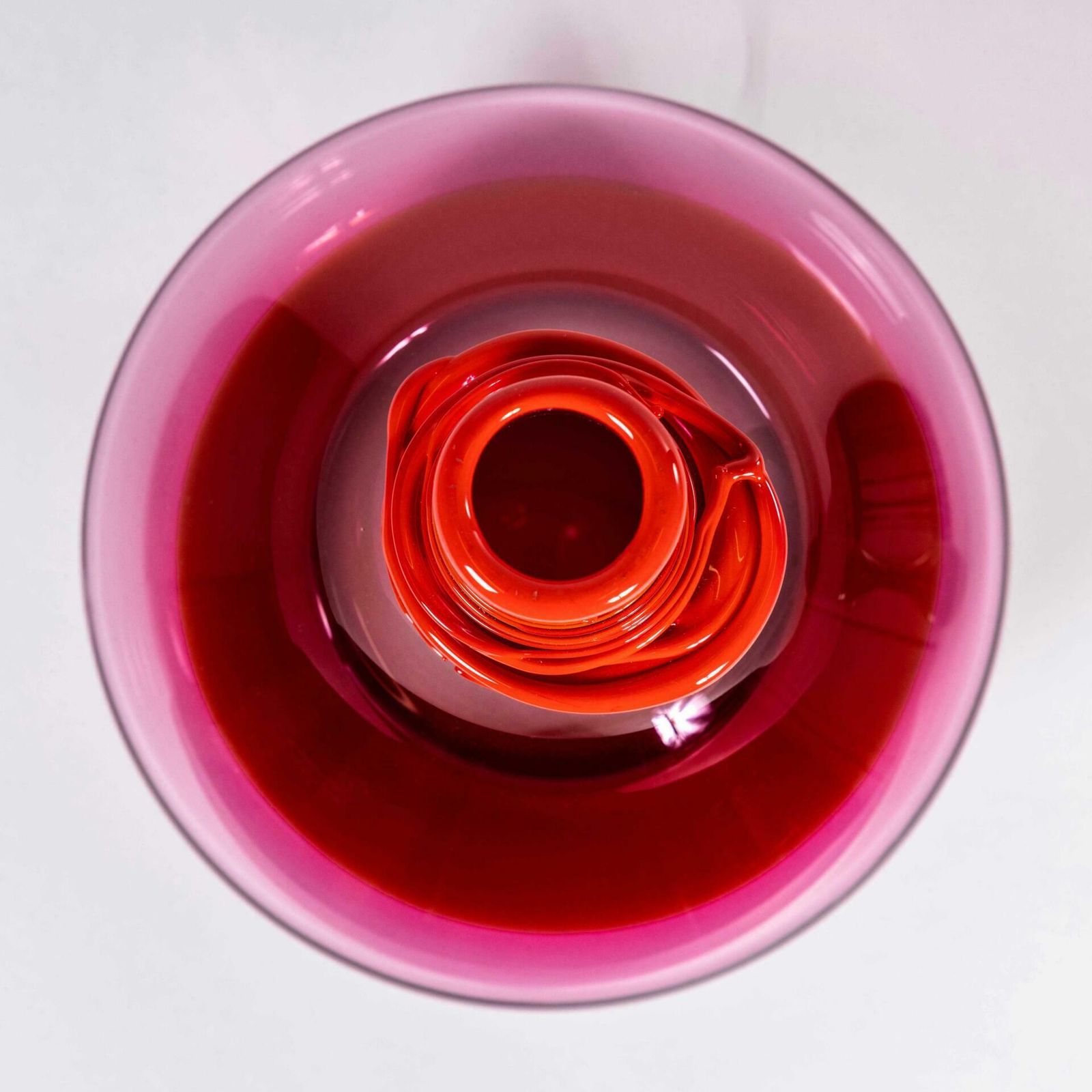 Contemporary Mouthblown Vessel Wide Fire – Jahday Ford photo vinterior