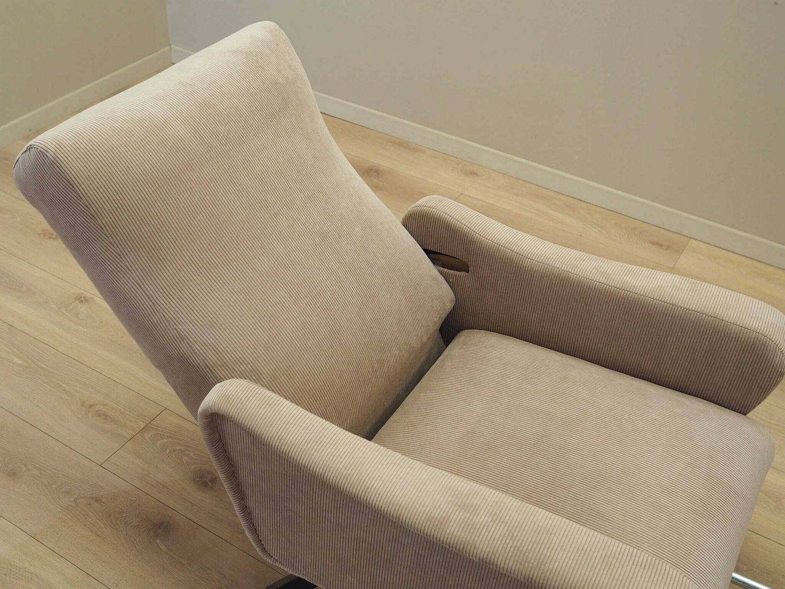 photo for sale Adjustable Armchair, Italian Design, 1970s, Production: Italy