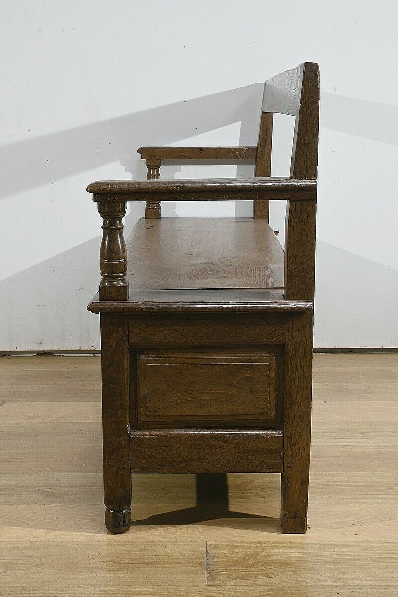 photo furniture Solid Oak Landing Chest Bench – 1920