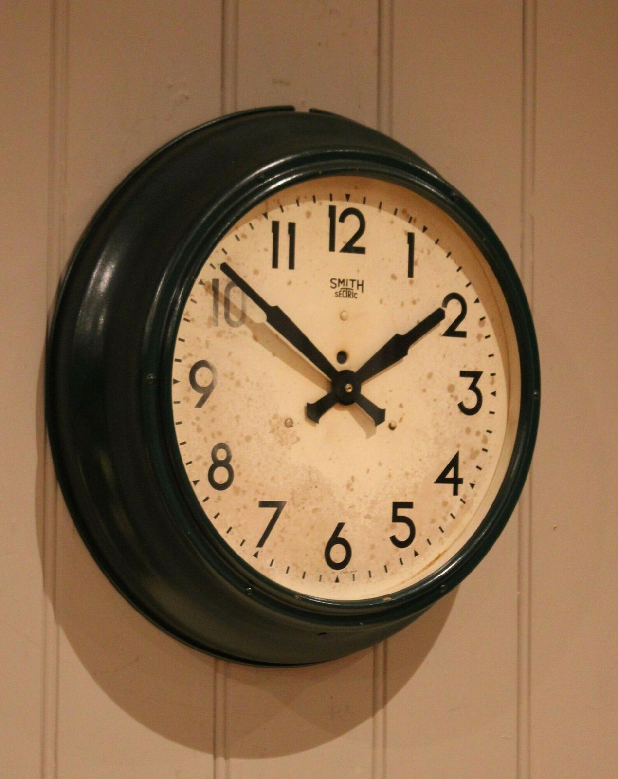 Home Decor Original Green Metal Wall Clock photo