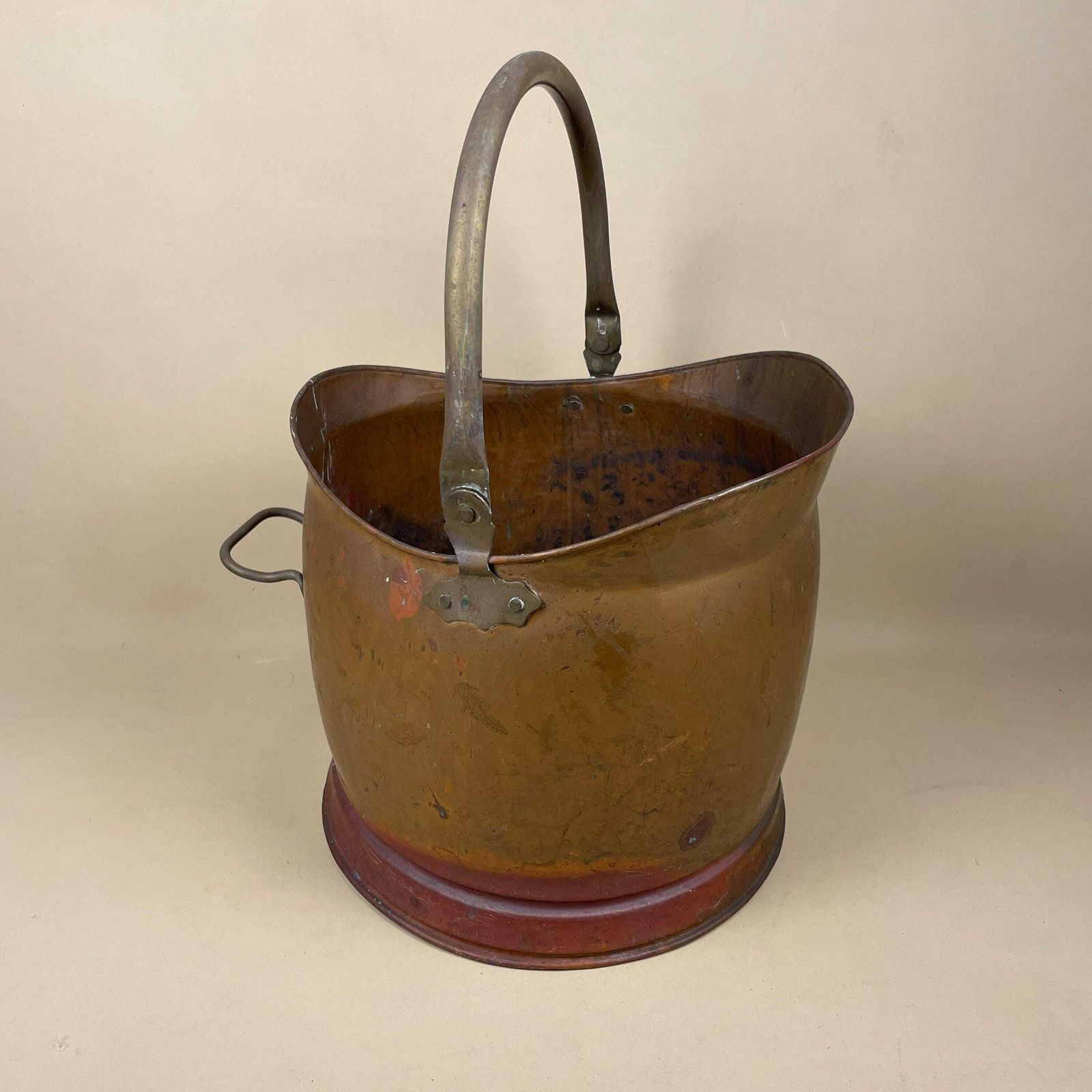 Antique Metal Copper Coal Bucket Handle Fireshide Fire Side Scuttle Log Helmet Farmhouse Cottage Aged Patina Vintage Fireplace Ornate photo vinterior