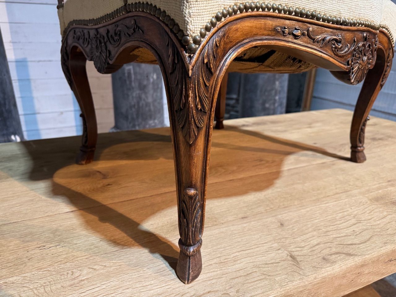 photo vintage Lovely French Walnut Arm Chair