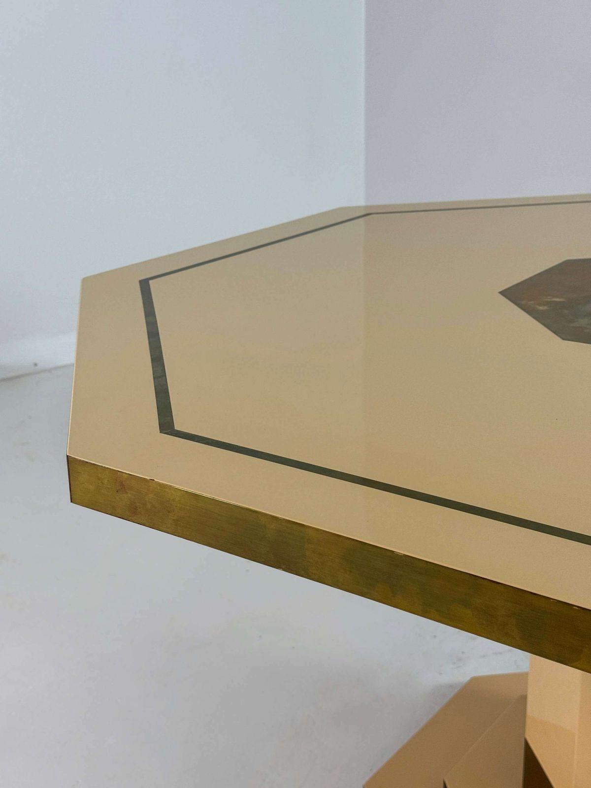 Achthoekige Eettafel Met Crèmelak En Messing, Jc Mahey, 1980 photo buy