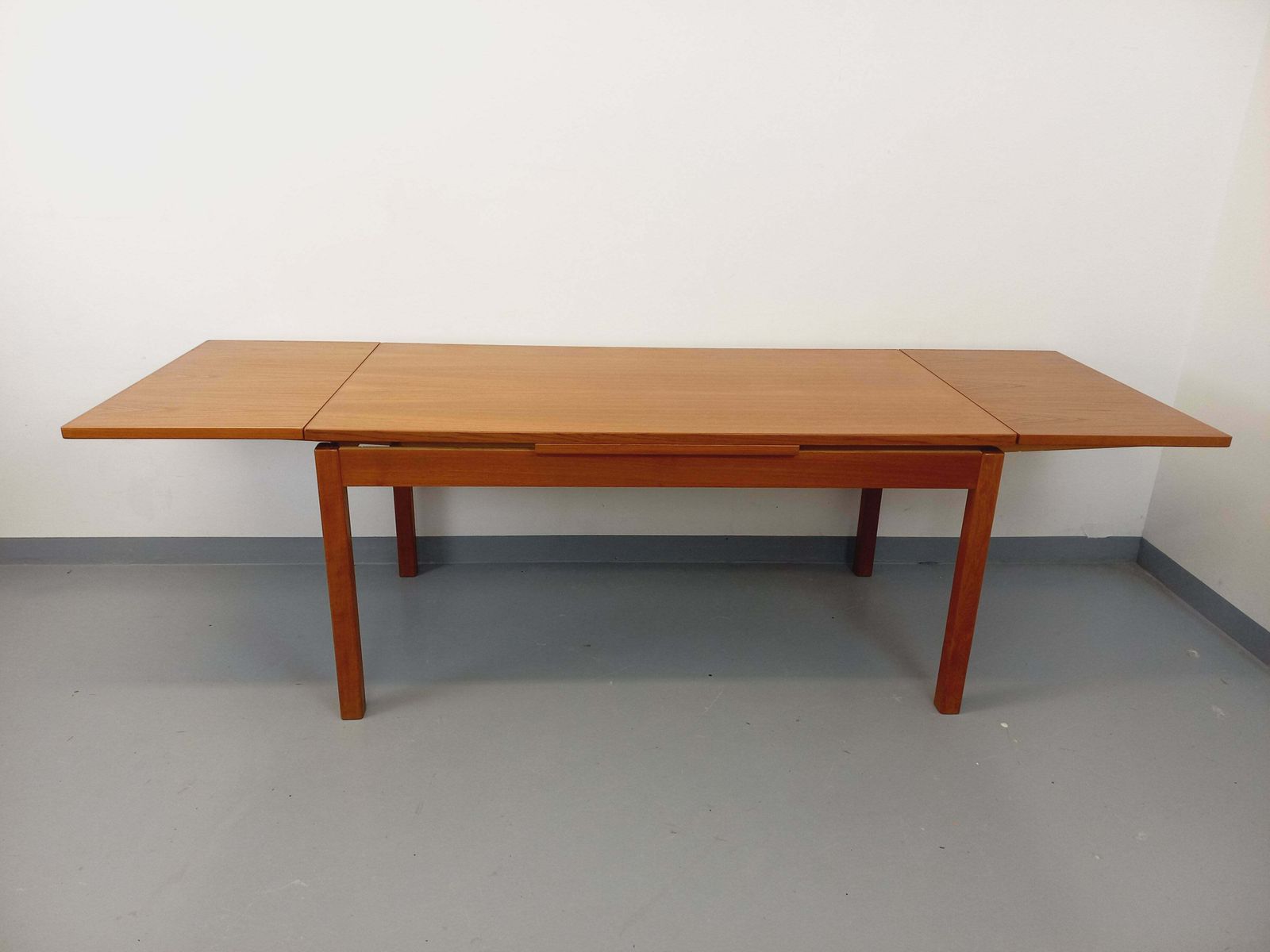 Table scandinave rectangulaire en teck