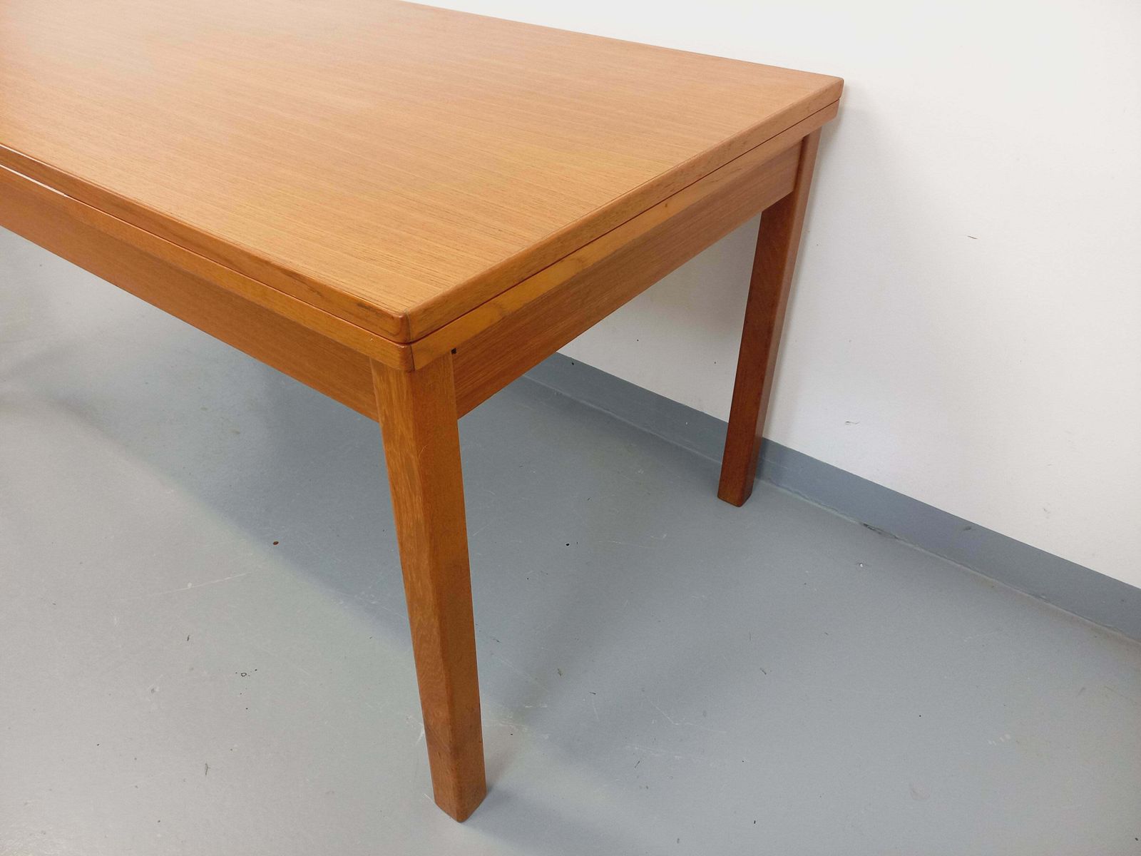 Table scandinave rectangulaire en teck photo vintage