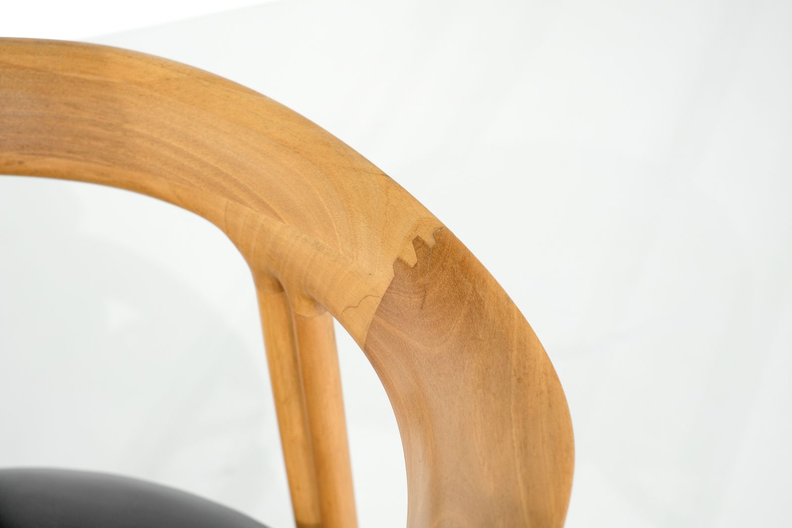 photo furniture Armchair "Ulna" In Wood By Franco Poli For Bernini, Italy 1986.