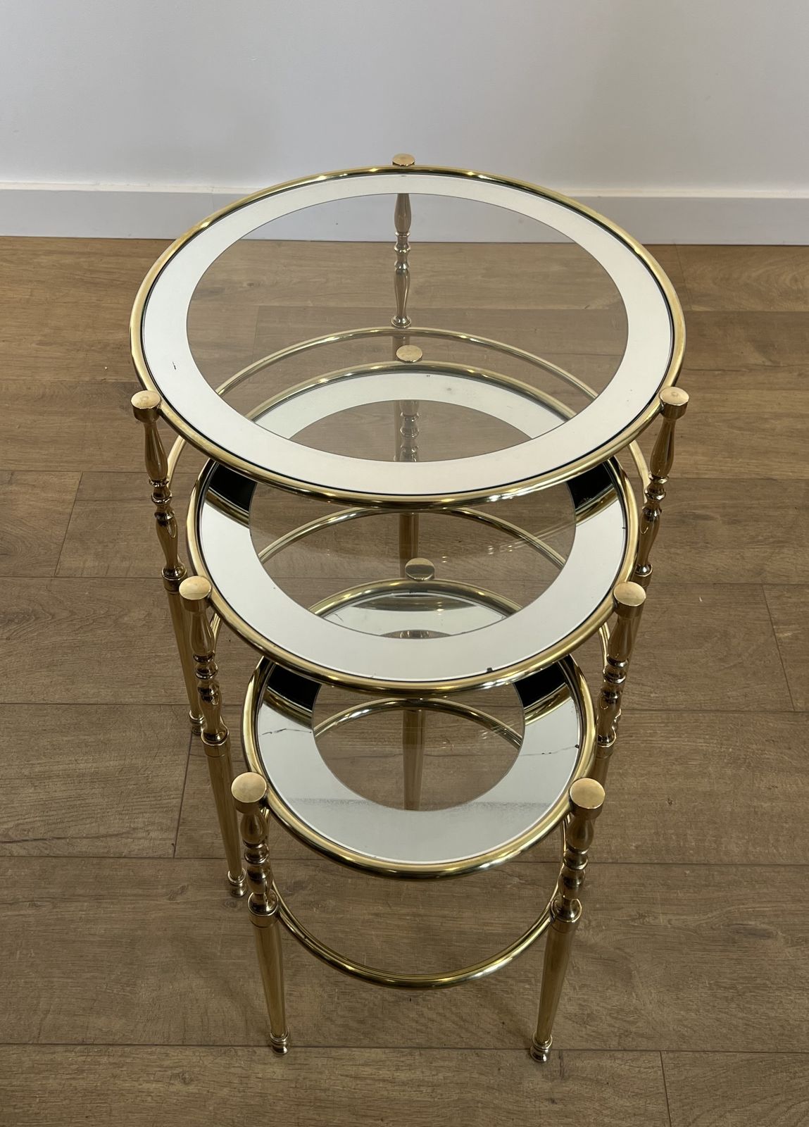 photo vintage Set Of 3 Round Brass Nesting Tables With Glass Tops And Silver Rims