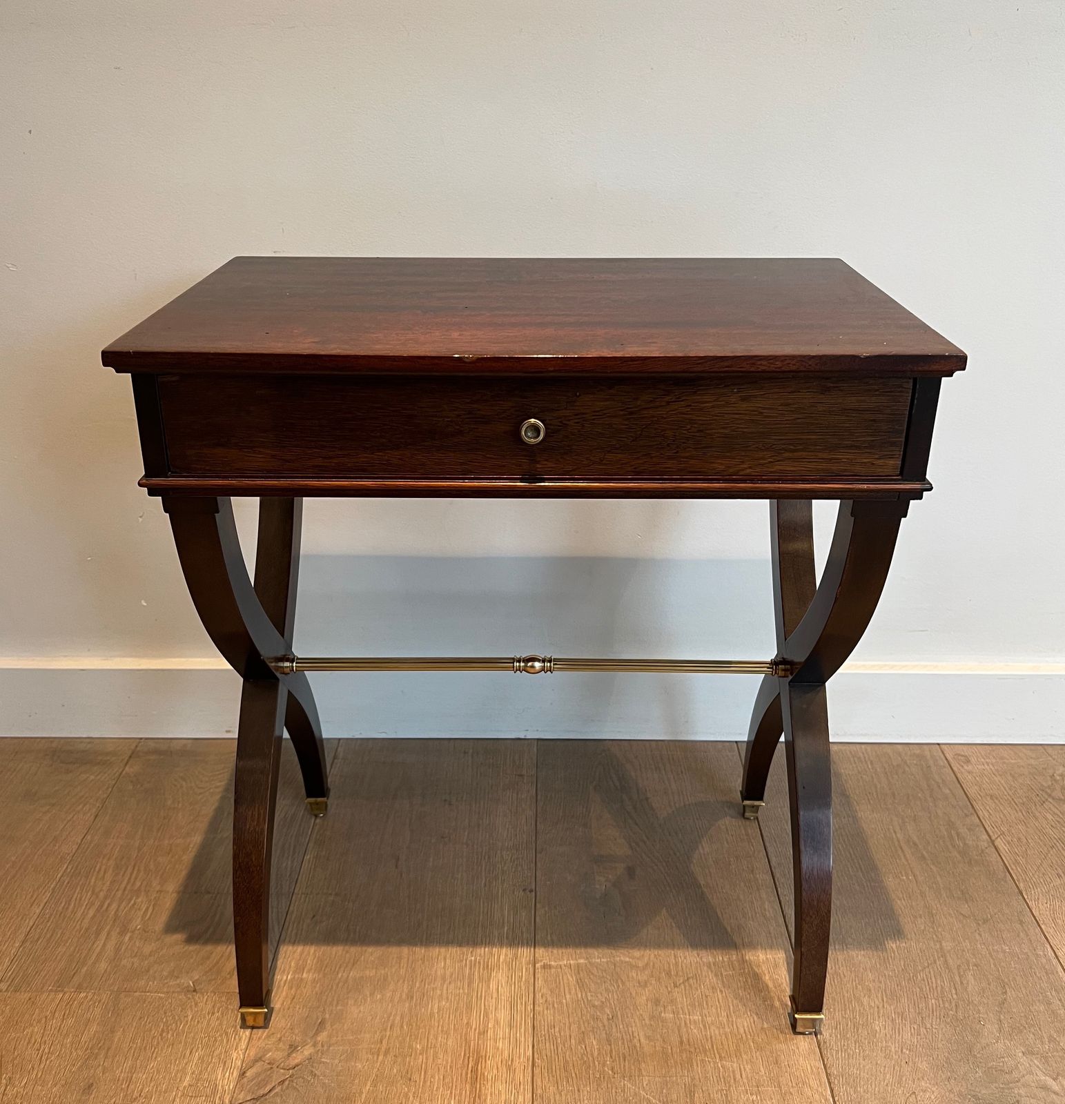 Neoclassical Style End Table In Mahogany And Brass In The Style Of Maison Jansen
