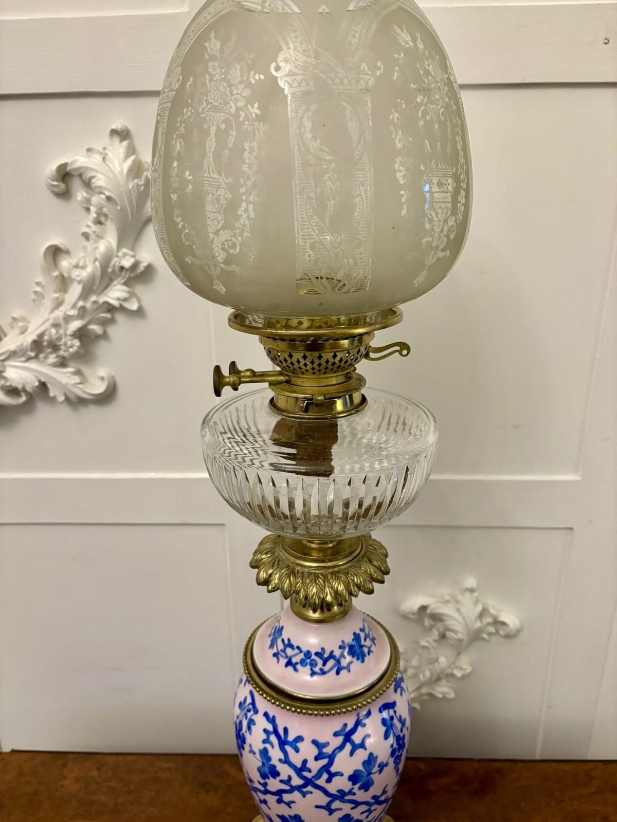 photo furniture Unusual Outstanding Quality Large Antique 19th Cenutry Porcelain Oil Lamp