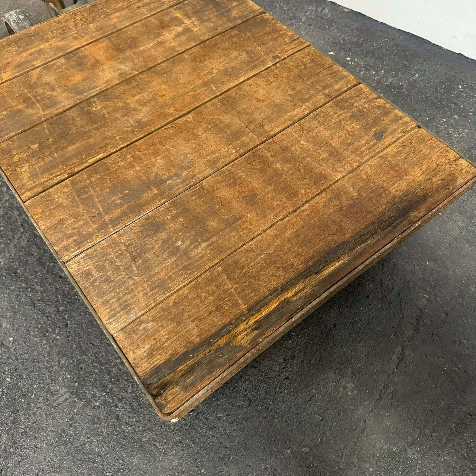 photo vinterior Antique Wooden Tuglift Trolley