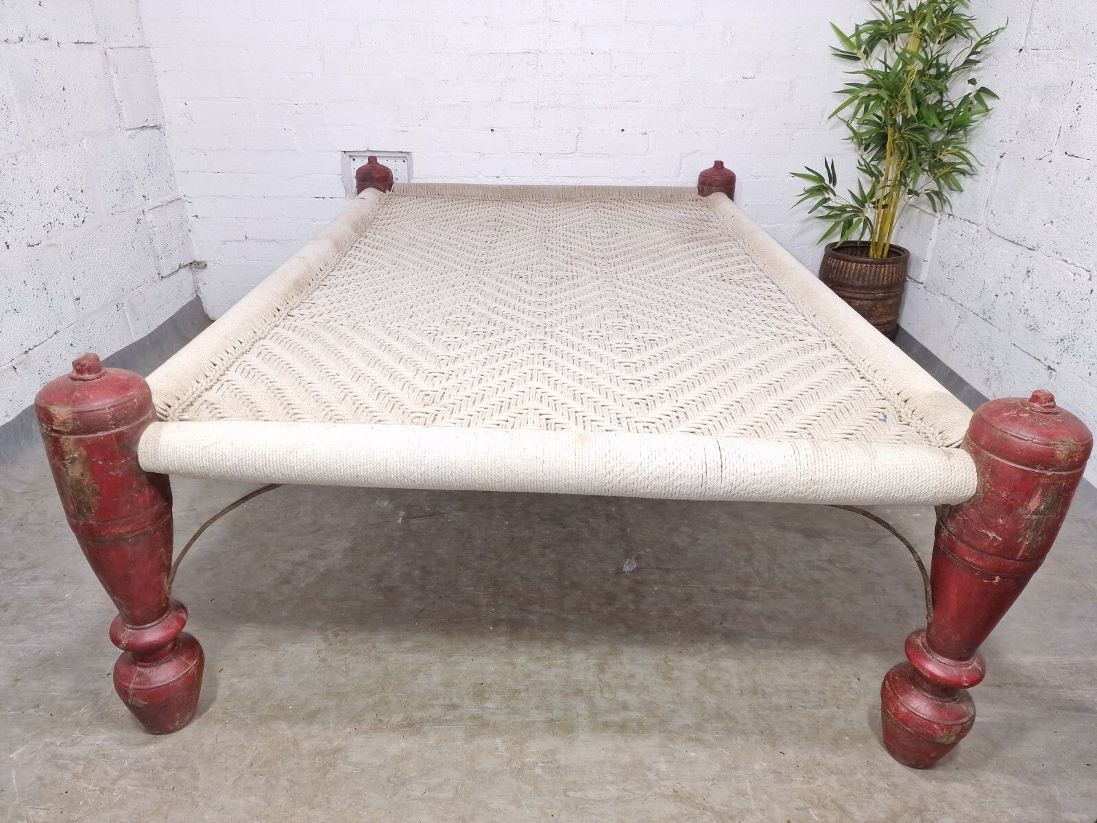 photo furniture Large Antique Vintage Indian Wooden String Khatt Charpai Day Bed Sun Lounger