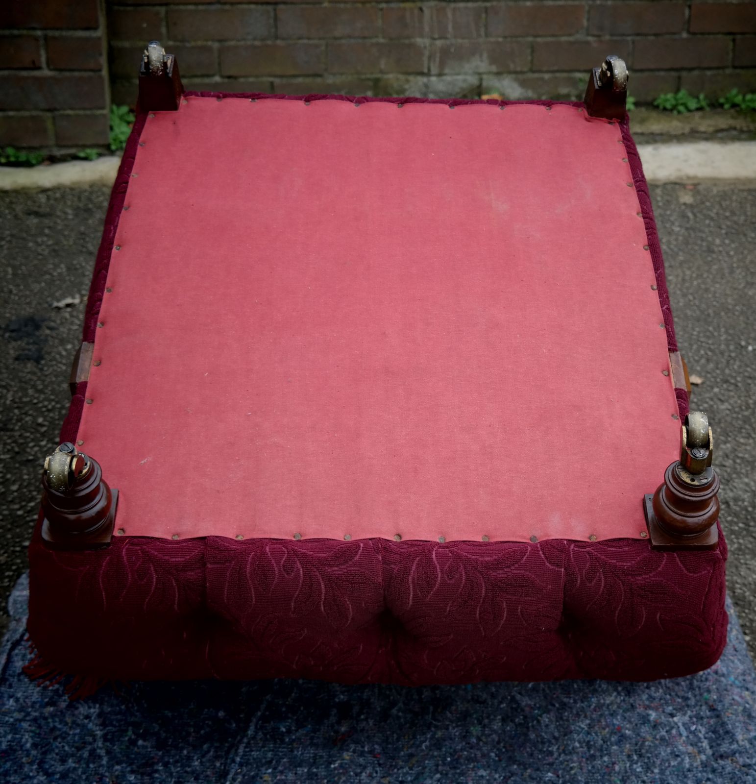 photo vinterior A Howard & Sons Buttoned Open Armchair In Heavy Burgundy Fabric