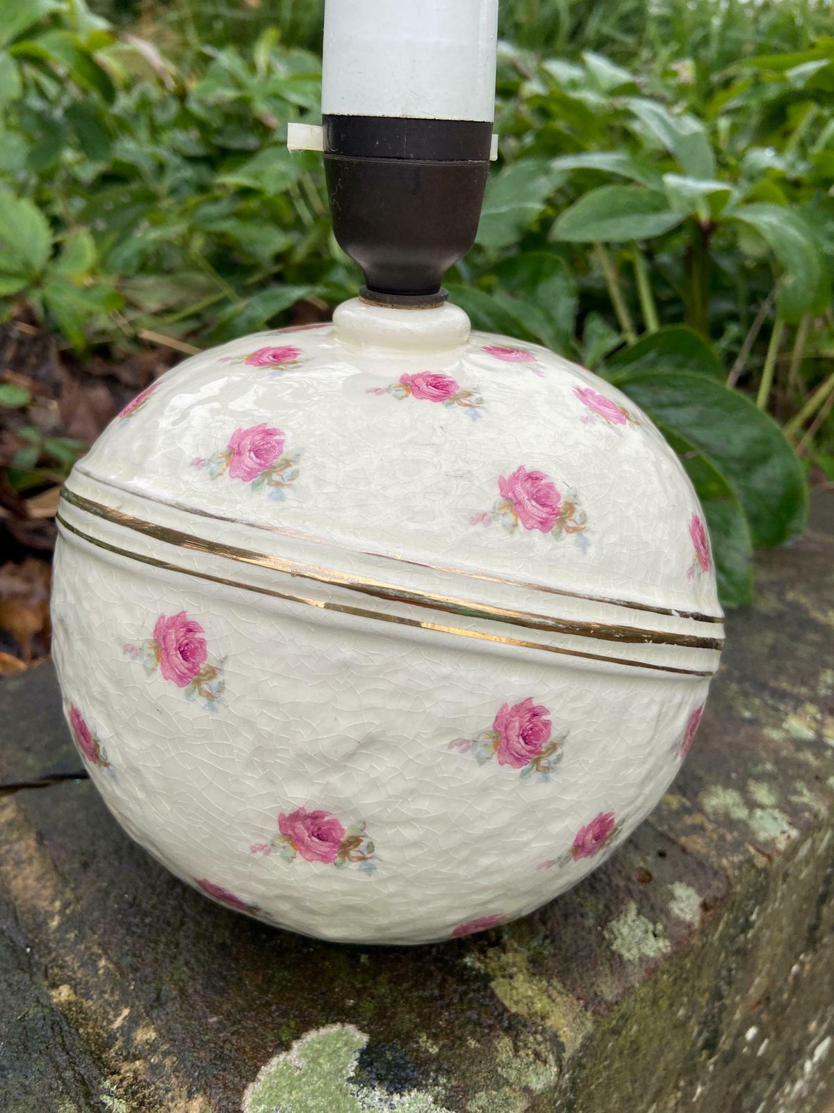 1950s Rounded Crackle Glaze Ceramic Lamp With Roses And Unusual Gold Band (Hughes Of Longport) photo Lighting