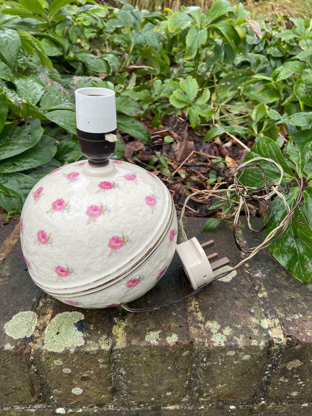 photo furniture 1950s Rounded Crackle Glaze Ceramic Lamp With Roses And Unusual Gold Band (Hughes Of Longport)