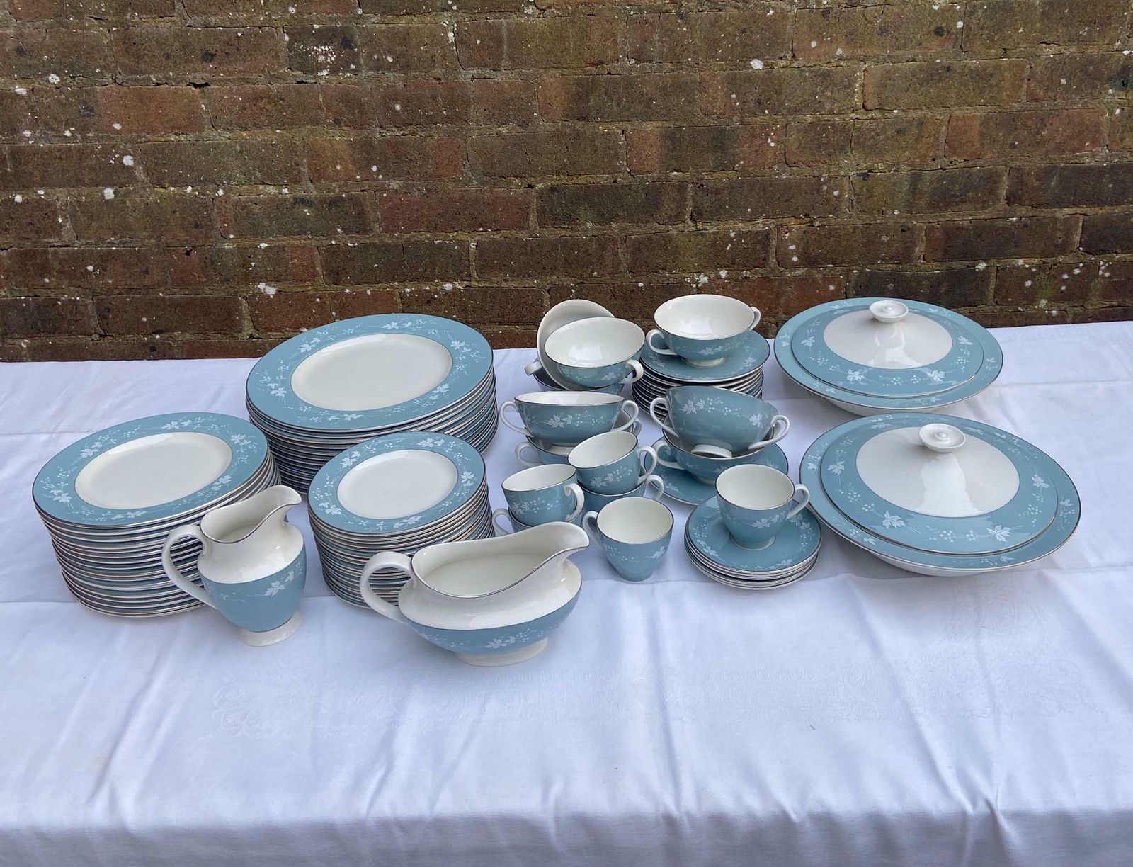 Mid Century Reflection Royal Doulton Dinner Service   83 Pieces   Vgc   Blue Grey Floral Pattern With White