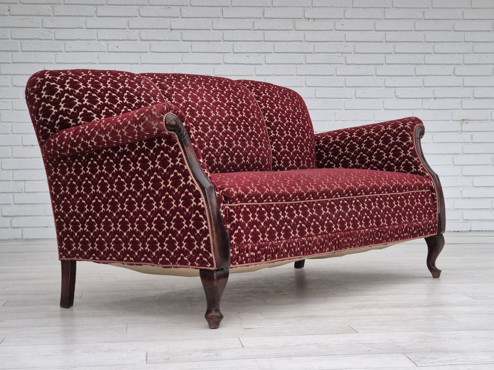 Ca. Jaren 1950, Deense 3 Zitsbank, Meubelfluweelbekleding, Beukenhout. photo 1690.0