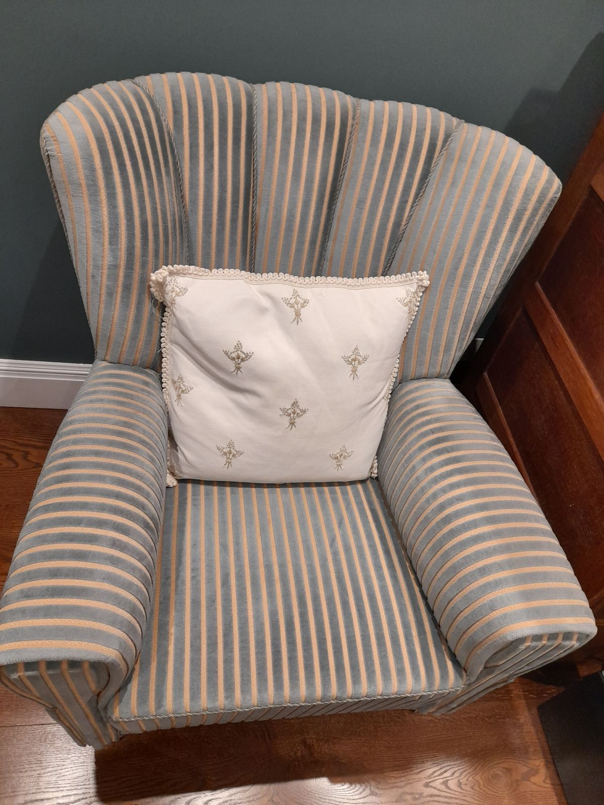 Armchair Used In Blue/White Striped. Beautiful Condition. photo vinterior
