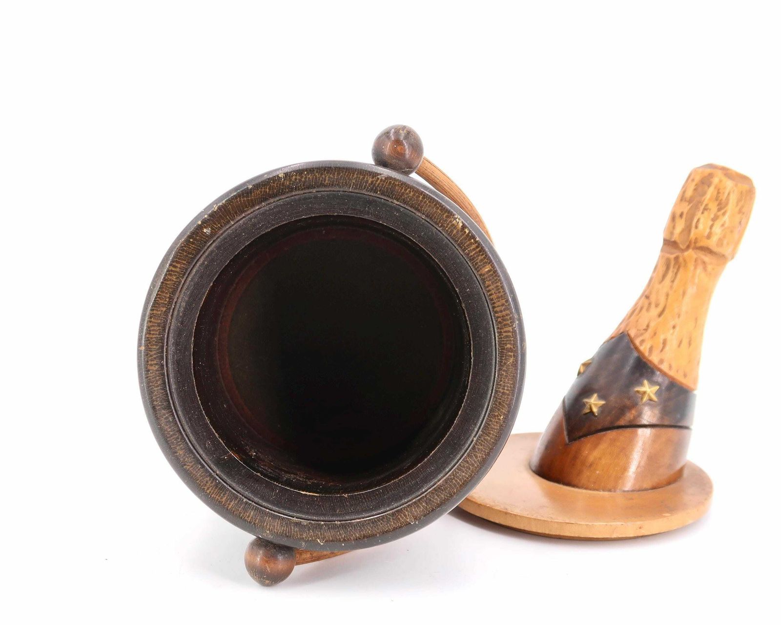 Houten Tabaksdoos In De Vorm Van Een Champagnekoeler Met Fles, Ca. Jaren 1950 / 1970 – Opberger, Trompe L'oeil photo Woonaccessoires