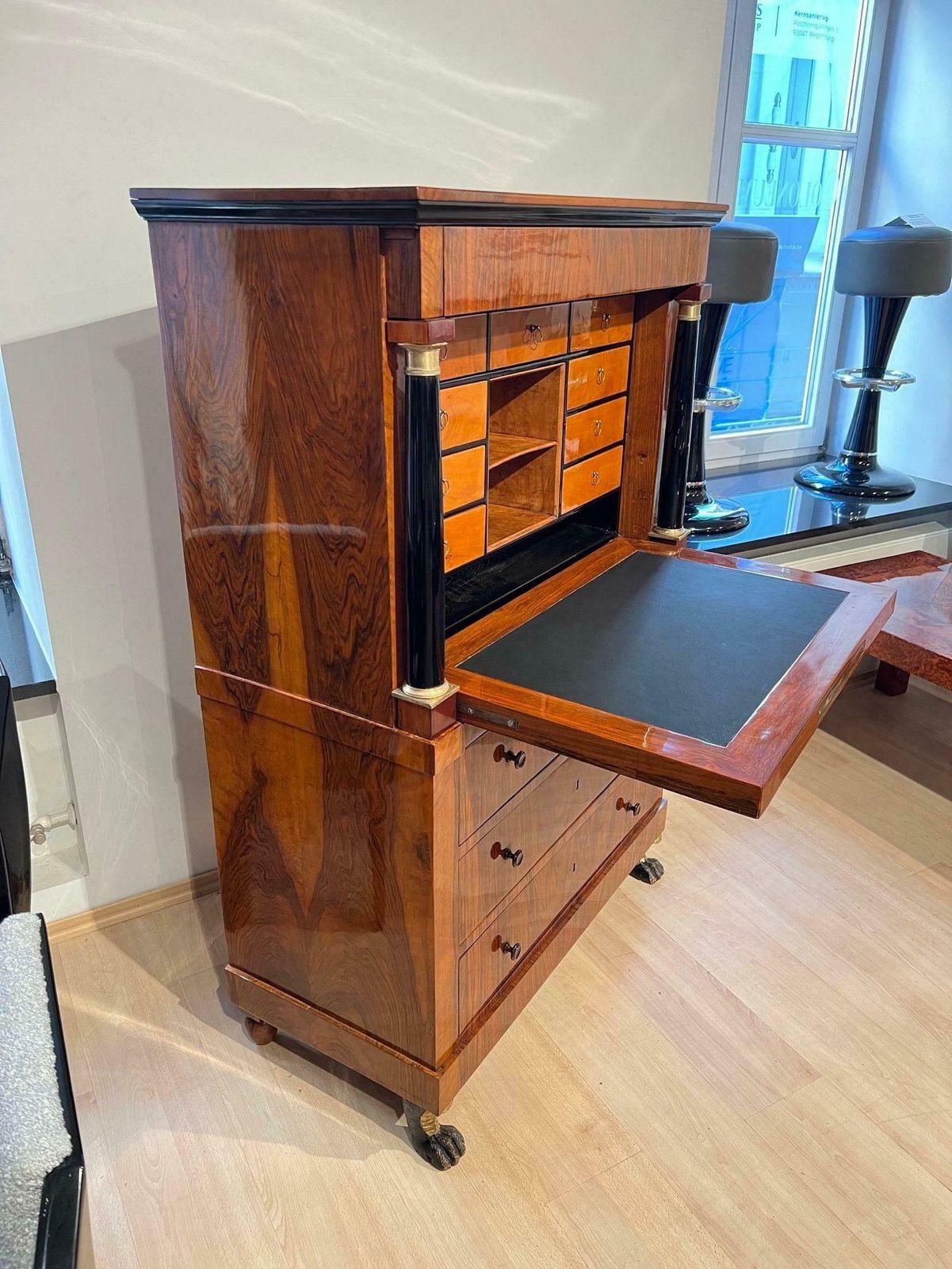 photo vintage Biedermeier Secretaire, Walnut, Maple, Paw Feet, Austria Circa 1820