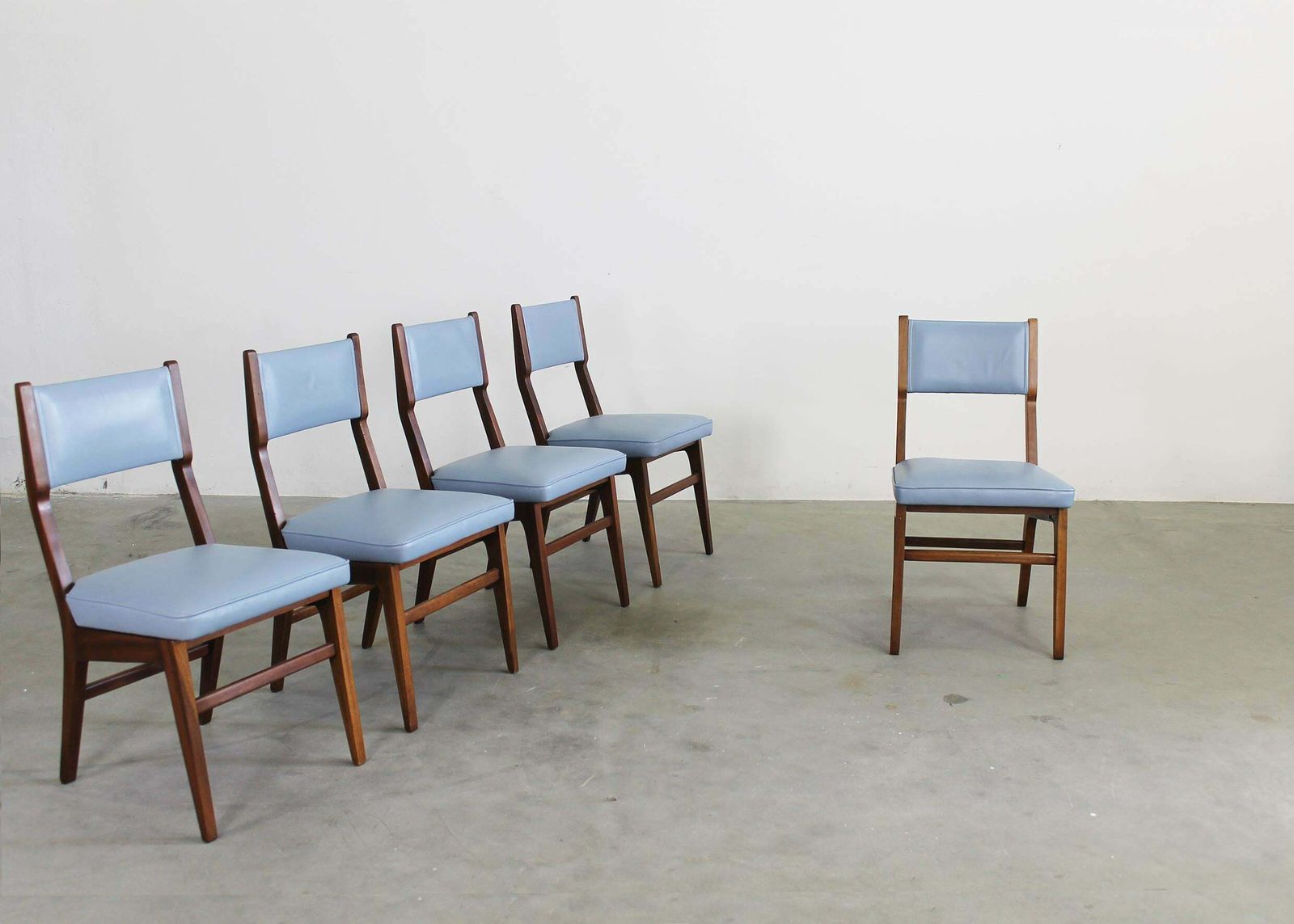 Gio Ponti (Attributed To) Set Of Five Chairs In Wood And Leather By Isa Bergamo photo 7363.0