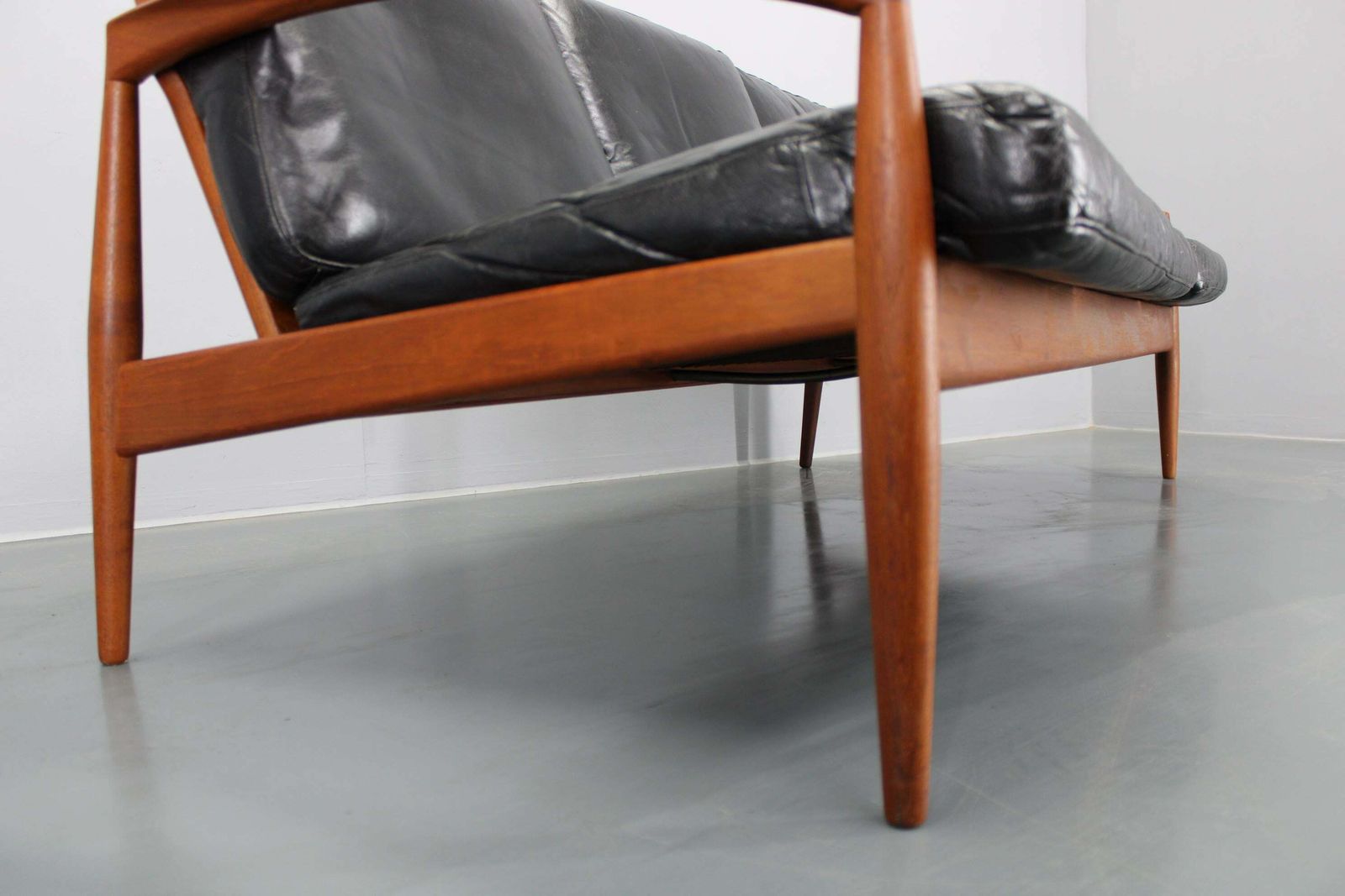 photo furniture 1960s Kai Kristiansen Paper Knife 3 Seater Teak Sofa In Leather , Denmark