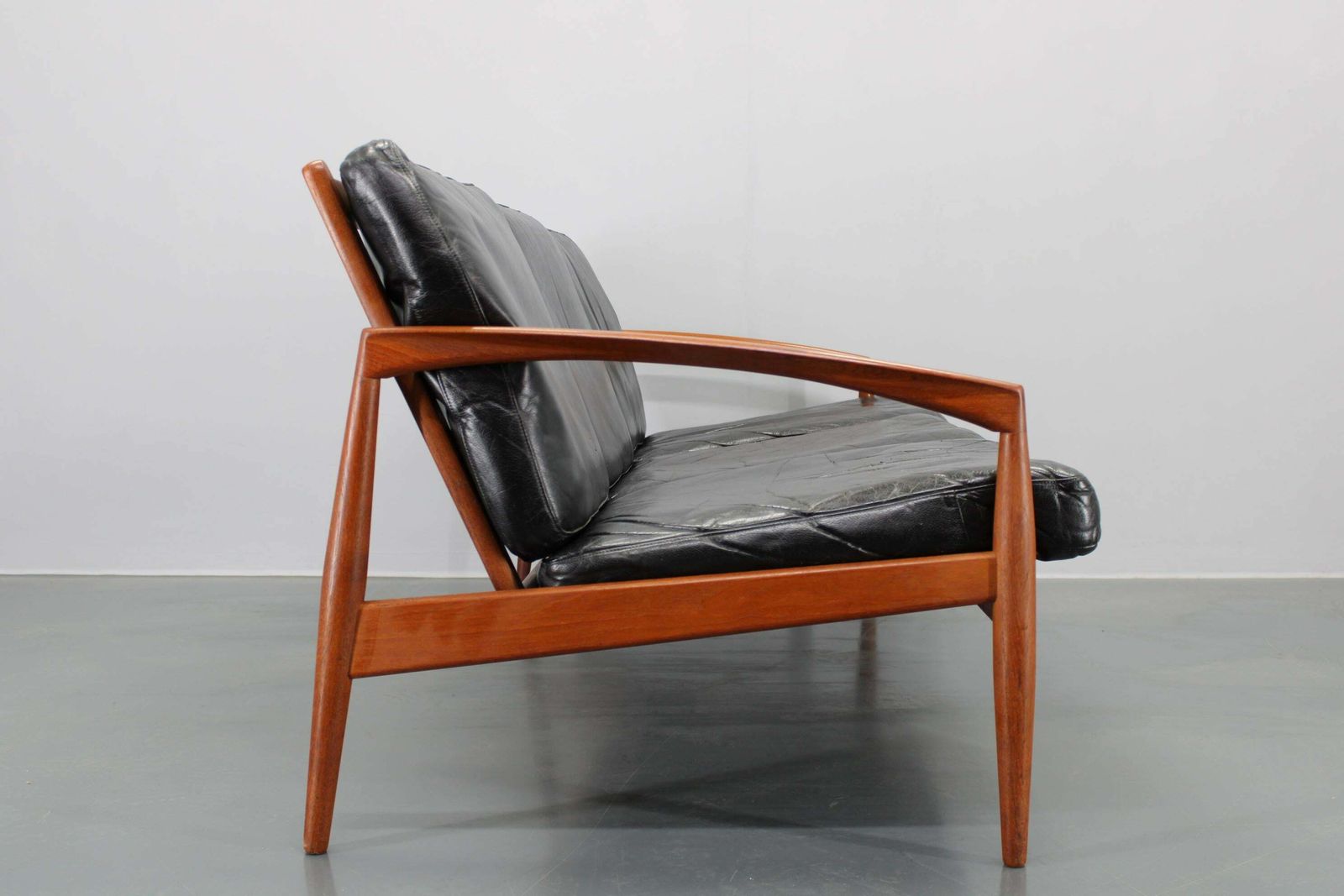 photo vintage 1960s Kai Kristiansen Paper Knife 3 Seater Teak Sofa In Leather , Denmark