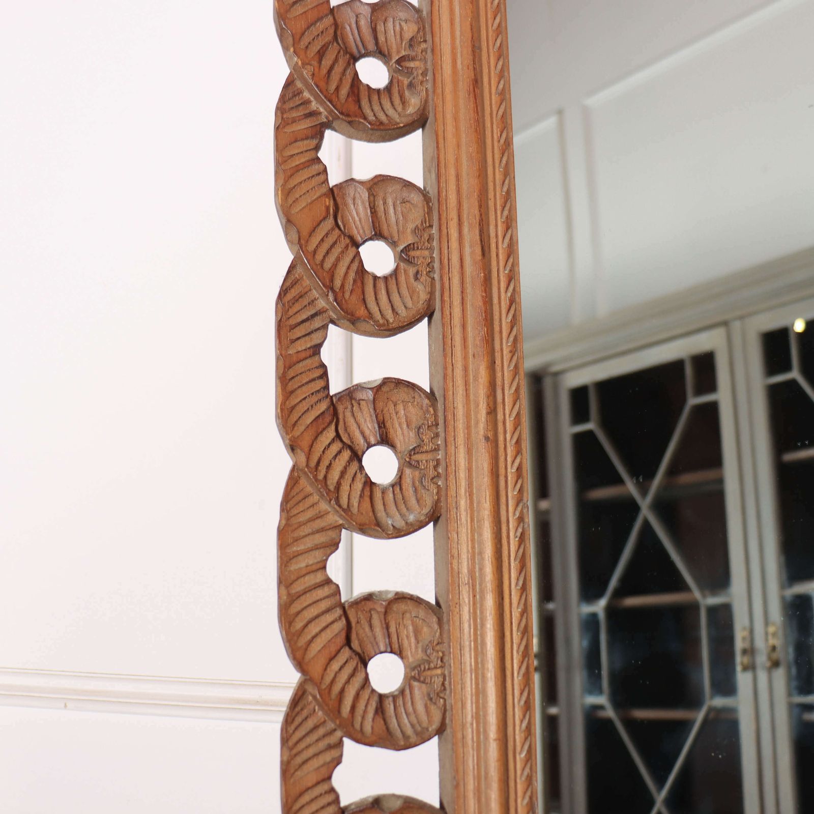 Spanish Carved Pine Mirror, 1920s photo vinterior