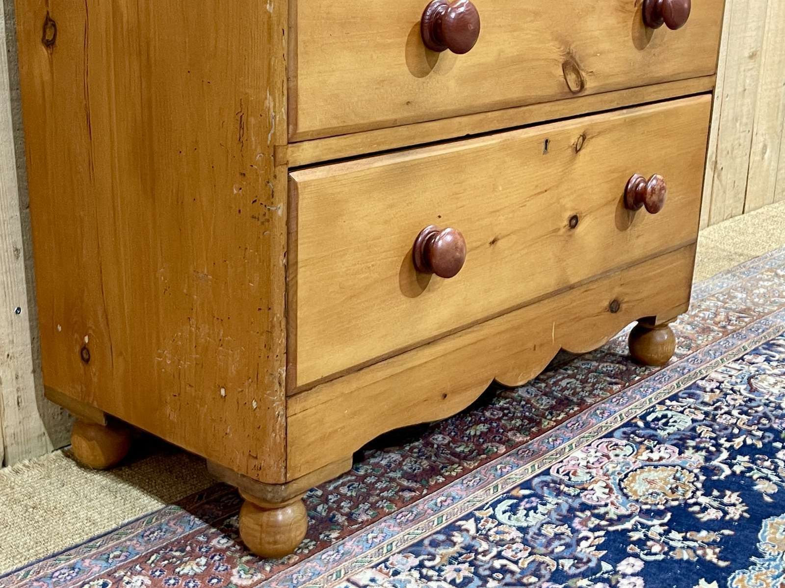 English Fir Chest Of Drawers From The End Of The 19th Century photo vinterior