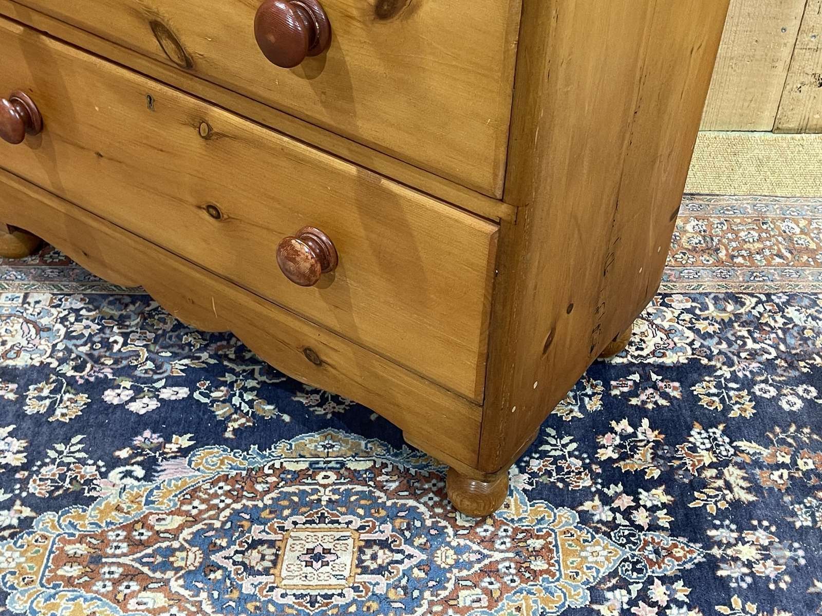 photo furniture English Fir Chest Of Drawers From The End Of The 19th Century