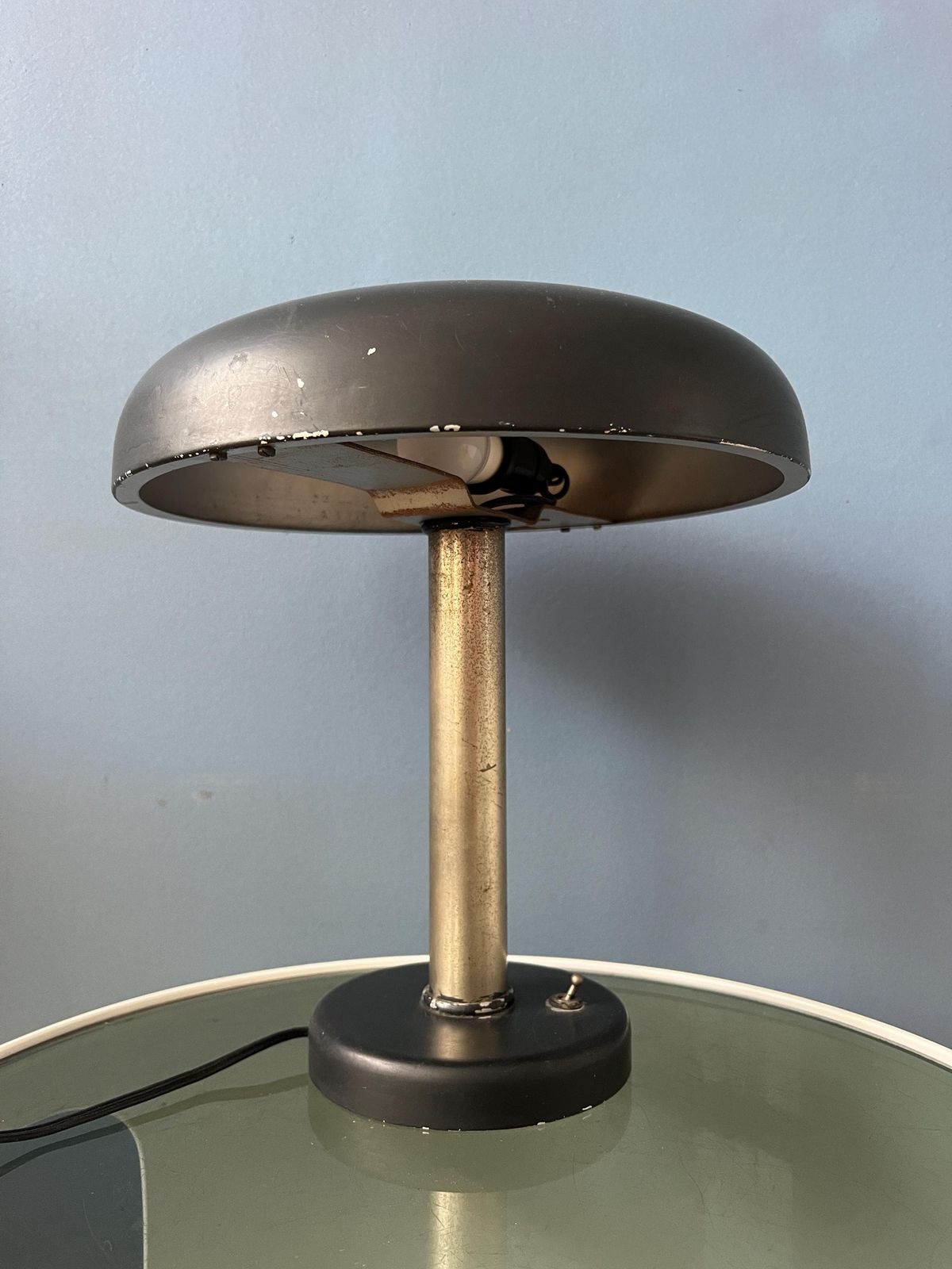 Zwarte Bauhaus Bureaulamp Uit De Jaren 1930 photo vinterior