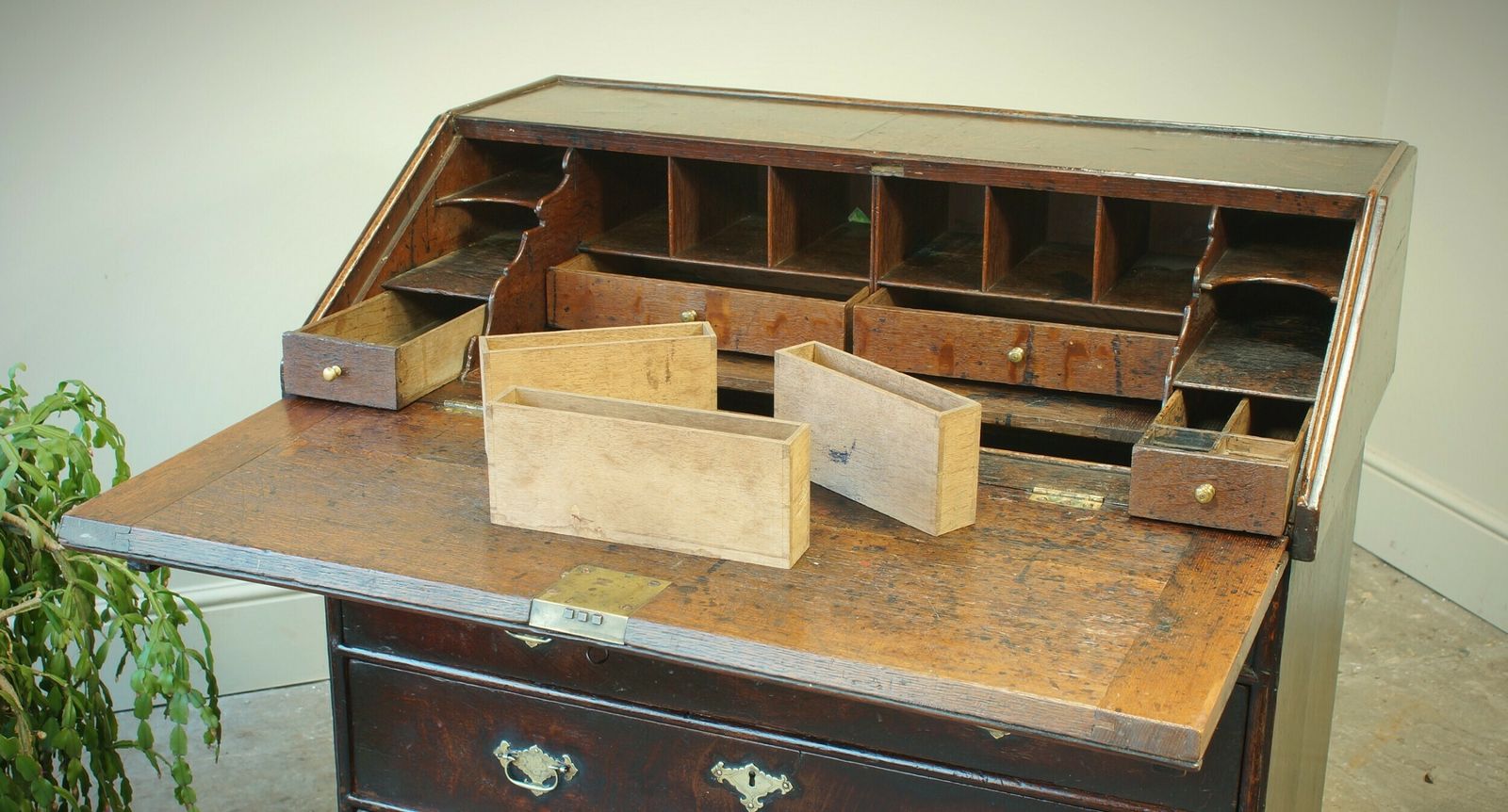 photo vinterior Rare William And Mary Oak Parquetry Bureau