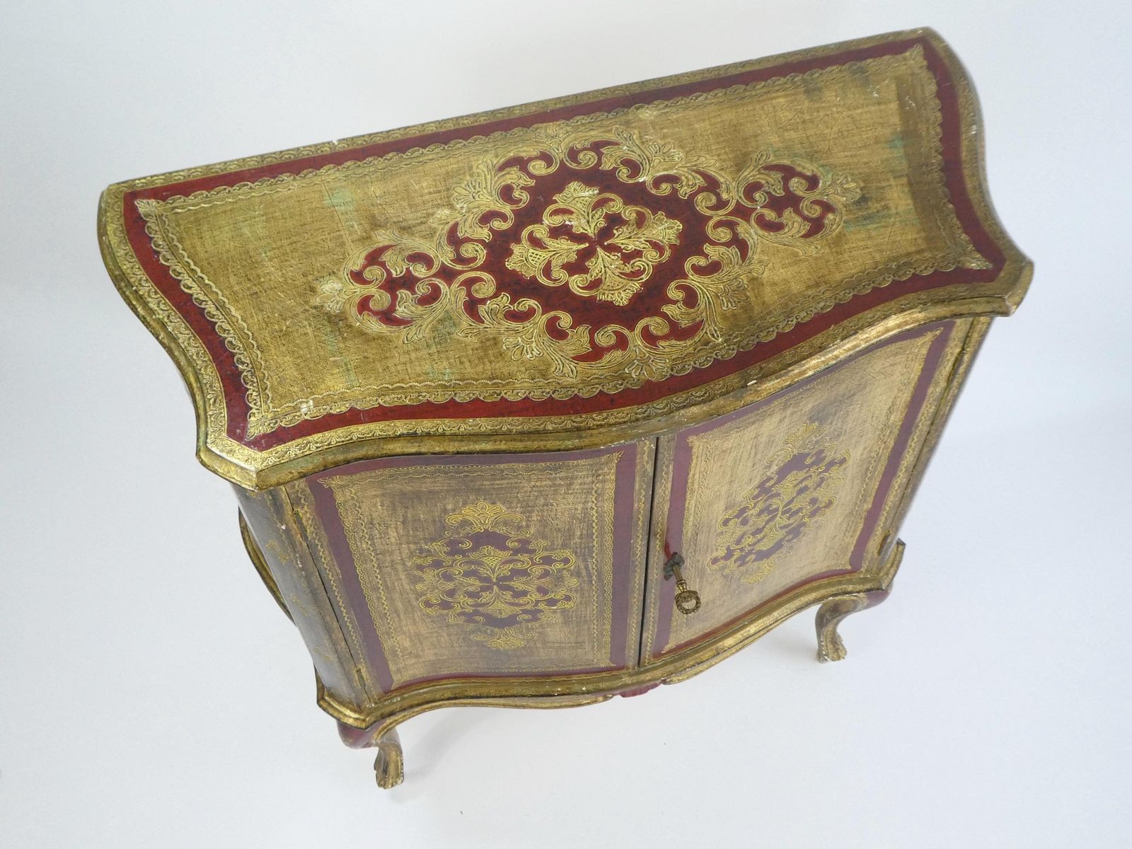Large Florentine Wooden Chest Of Drawers, Italian Gold Gilt Hollywood Regency Red Dresser, Cabinet Hallway Furniture, Entryway Table photo vintage