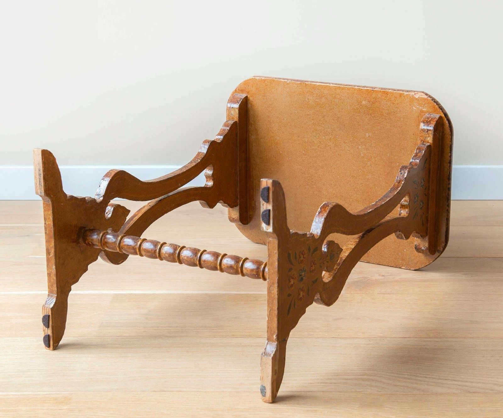 photo furniture Antique Folk Art Table, Dutch Side Table With Carved Legs, 19th Century, Hand Painted Floral Coffee Table, Folklore Plant Stand