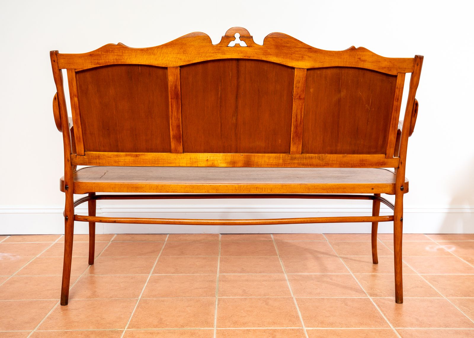 photo vinterior J&J Kohn Art Nouveau Bench Bentwood 3 Seater Vienna Secession J J Kohn Austrian Two Tone Beech Wooden Bistro Thonet Style 1890s 1900s