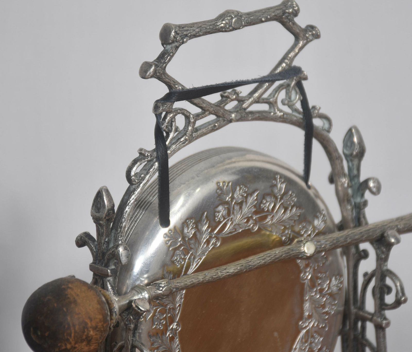Aesthetic Silver Plated Table Gong photo vinterior