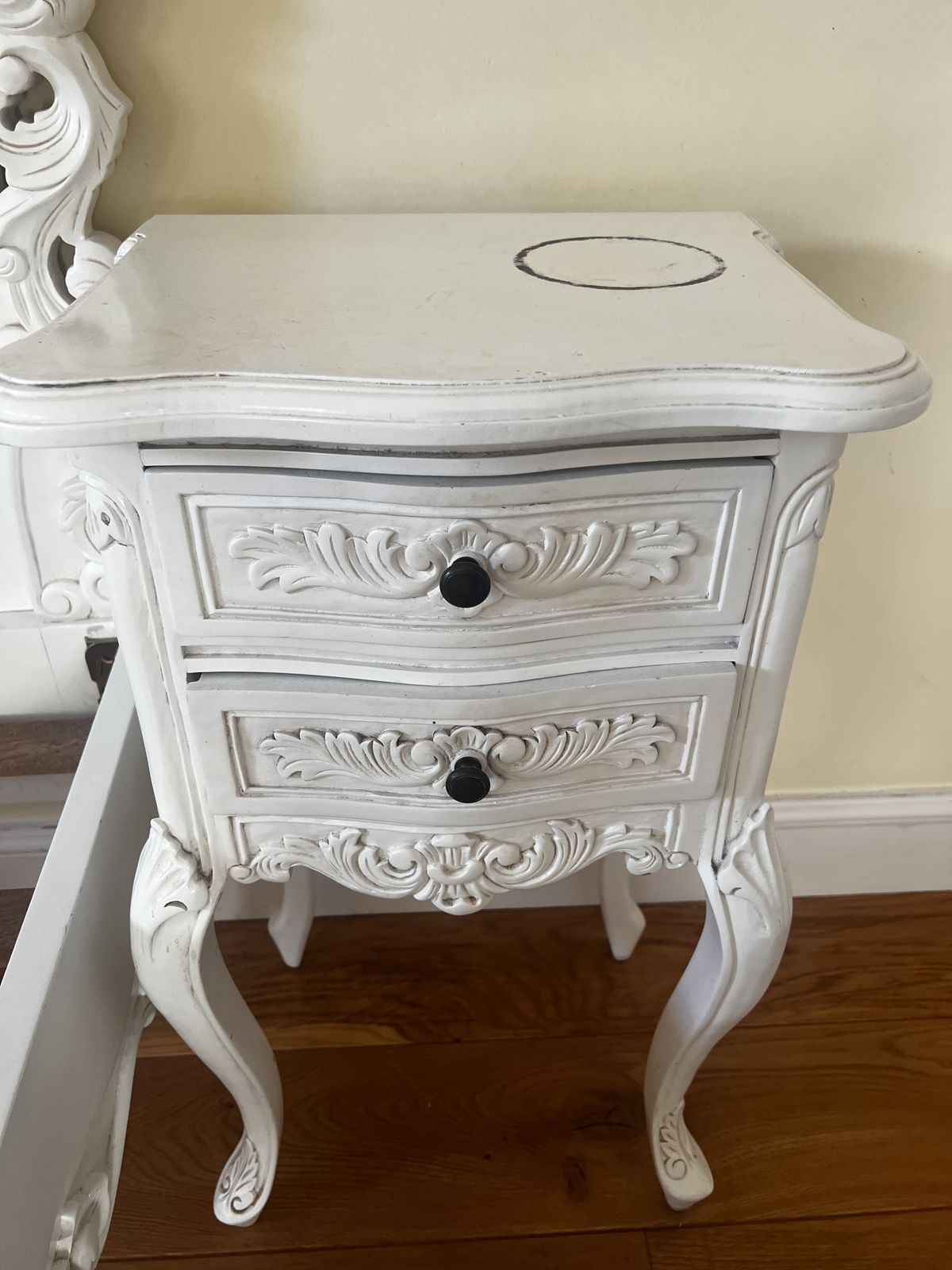 photo buy Ornate French Style Rococo Off White Painted King Wooden Mahogany Carved Bed And Side Tables X 2