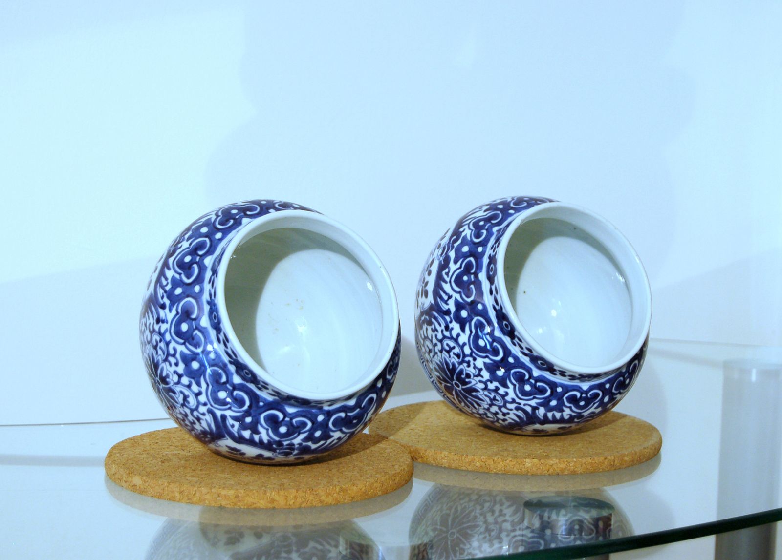photo furniture Pair Of Potiche Porcelain / China Marked Kangxi ( 1661 1722 ) Qing Dynasty 20th Century