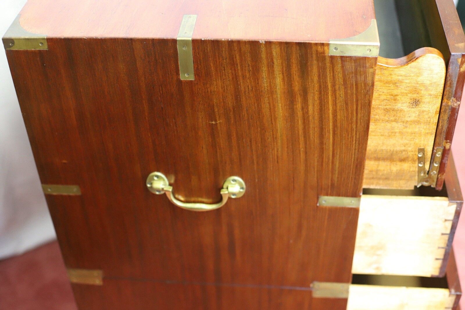 photo vintage Stunning Victorian Oak Camphor Military Secretary Campaign Chest