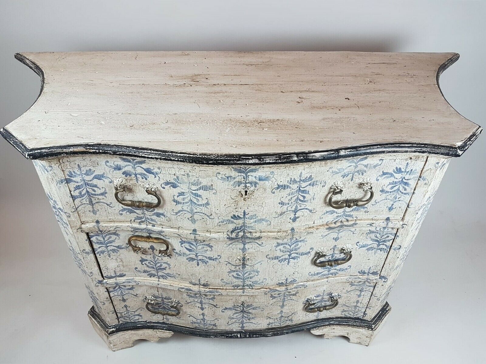 Crossbow Chest Of Drawers In Painted Wood (Possibility Of A Pair) Price Per Piece photo vinterior