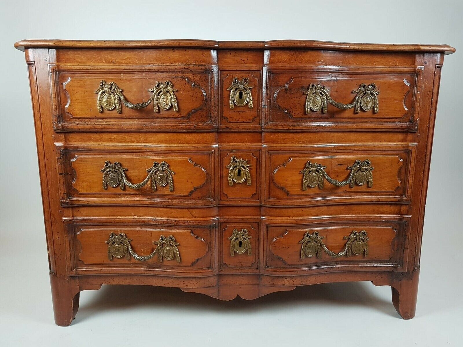 Louis XIV Crossbow Chest Of Drawers In Walnut, 18th photo 3000.0