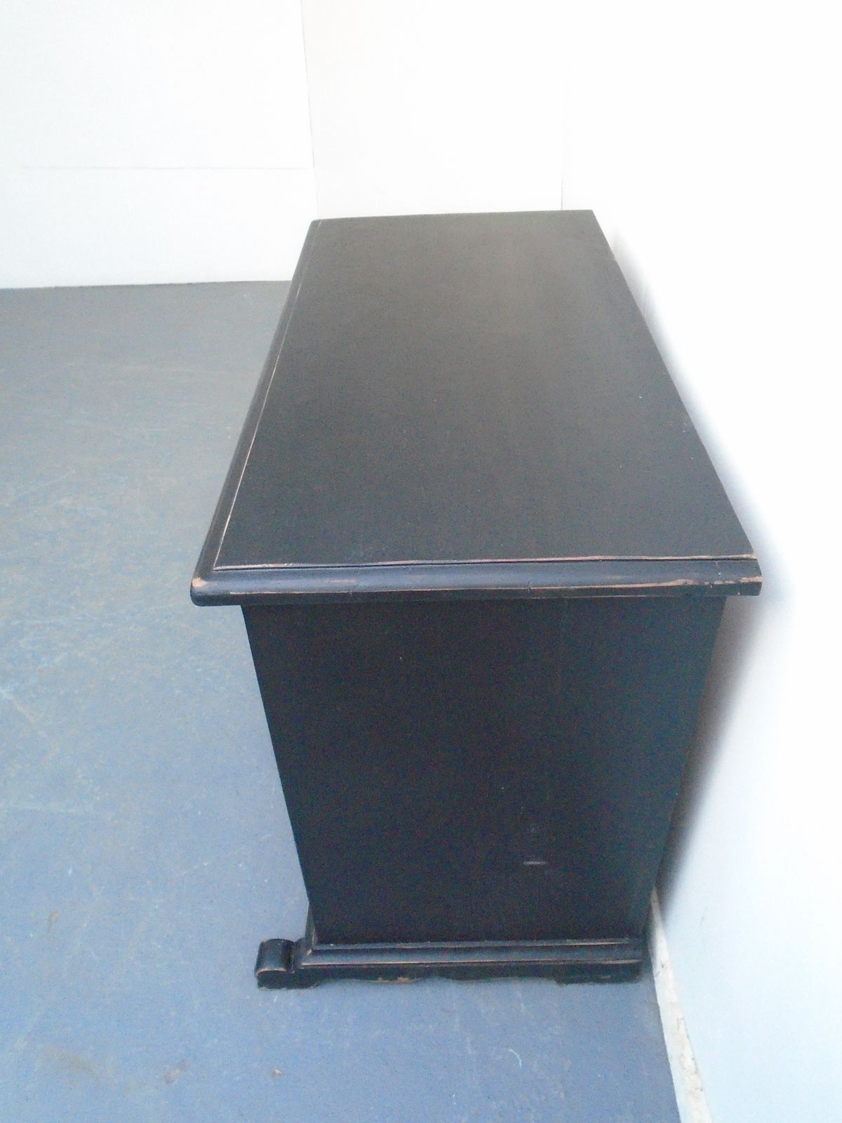 A Low & Wide Painted Black Victorian Pine 8 Drawer Chest Of Drawers photo vinterior