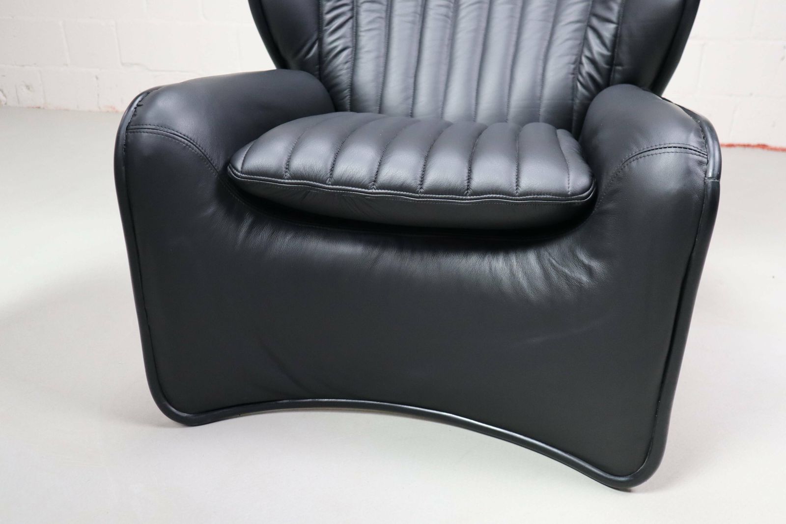 photo for sale Lotus Armchair By André Vandenbeuck For Strässle International, 1969