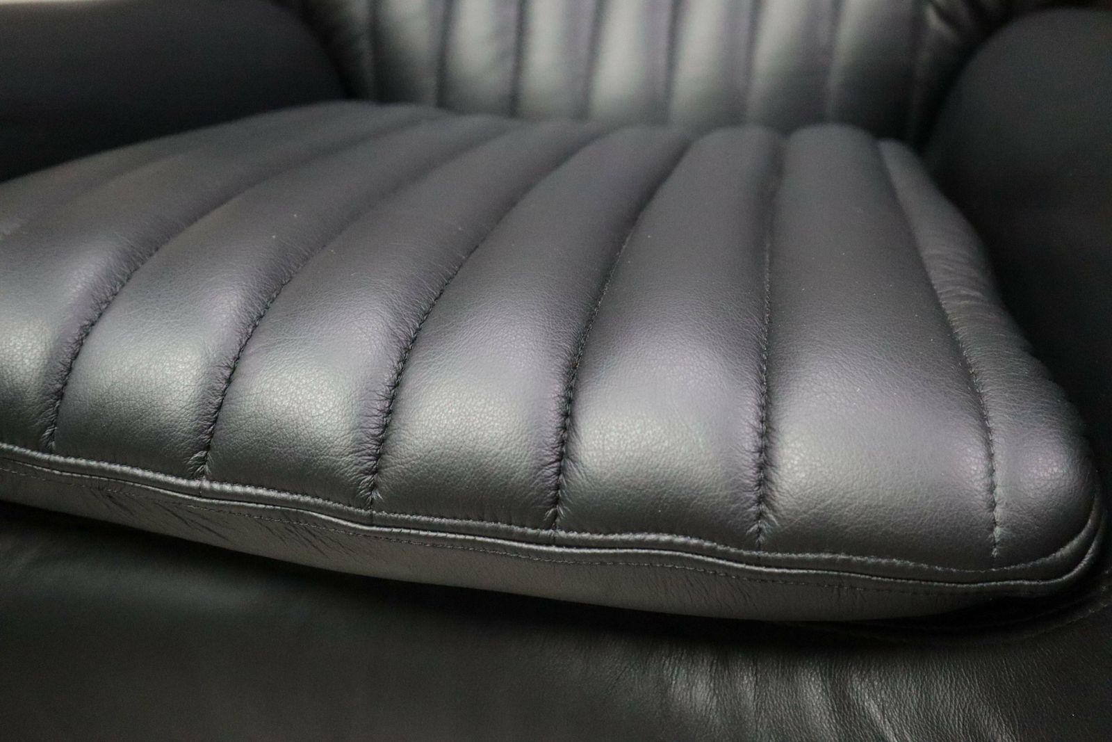 4277.0 Lotus Armchair By André Vandenbeuck For Strässle International, 1969 photo