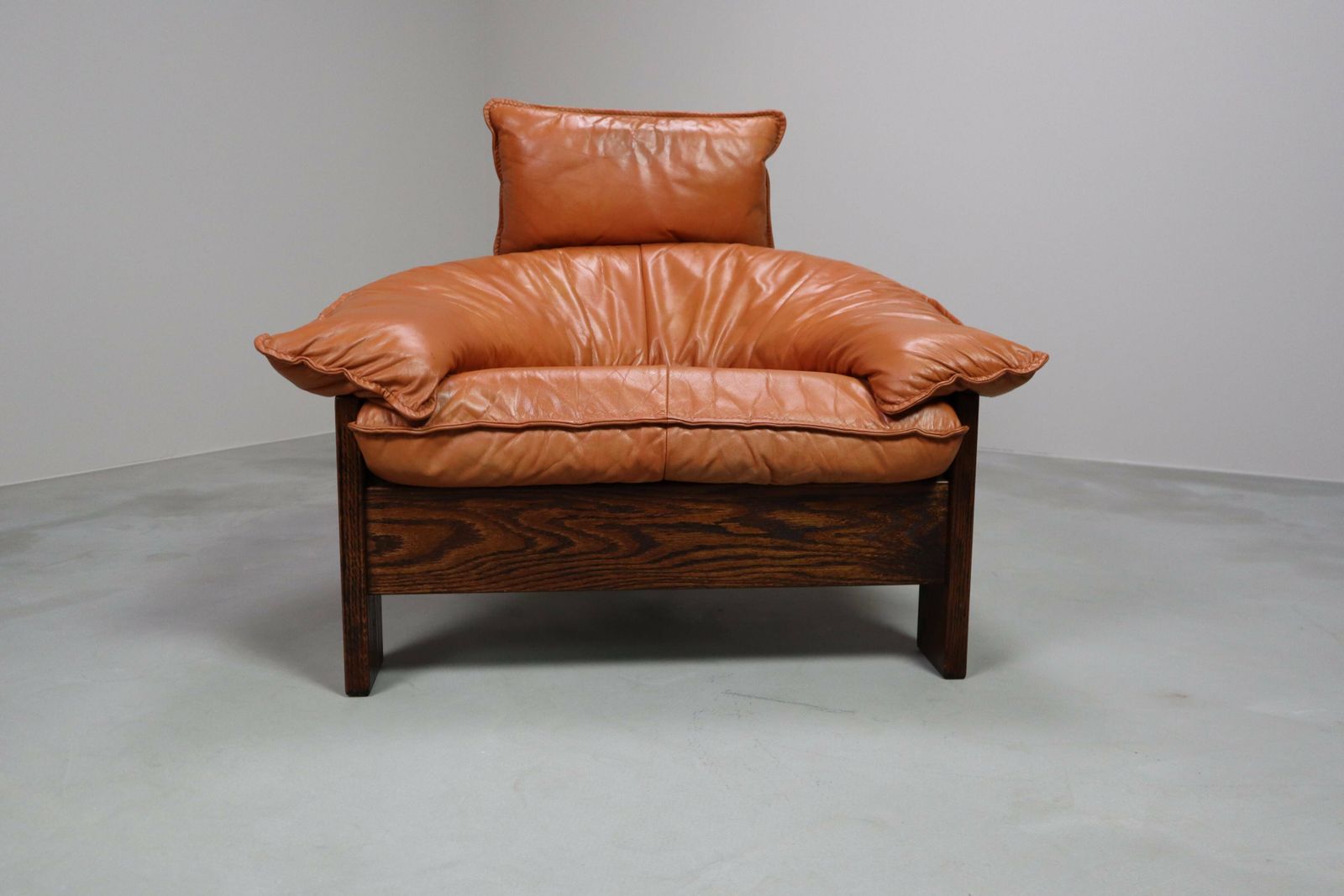 photo furniture Vintage Three Legged Lounge Chair In Leather, Rattan And Oak, Netherlands