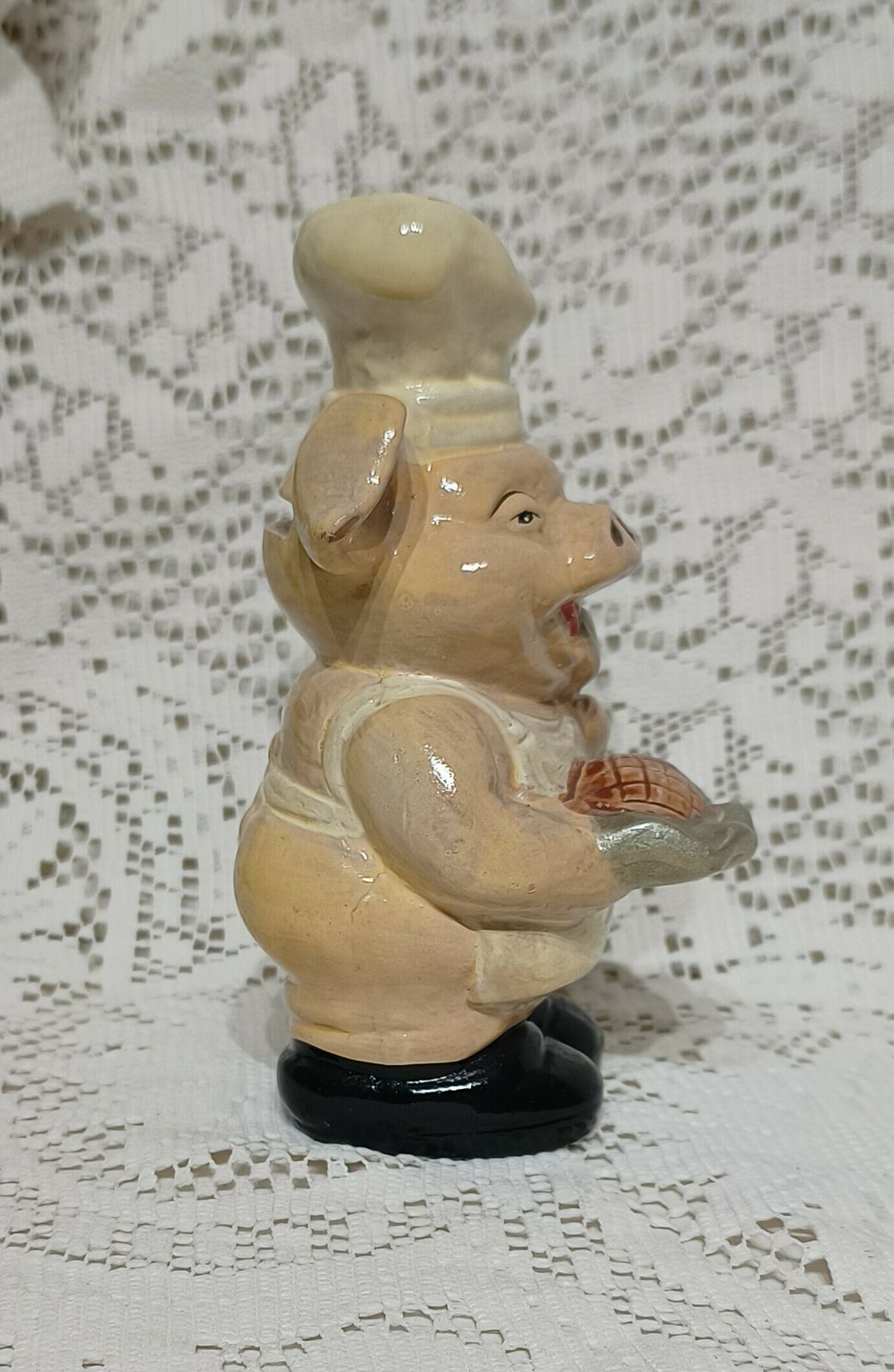 Terracotta Bakers Pig Figure Ornamental Money Box. photo Home Decor
